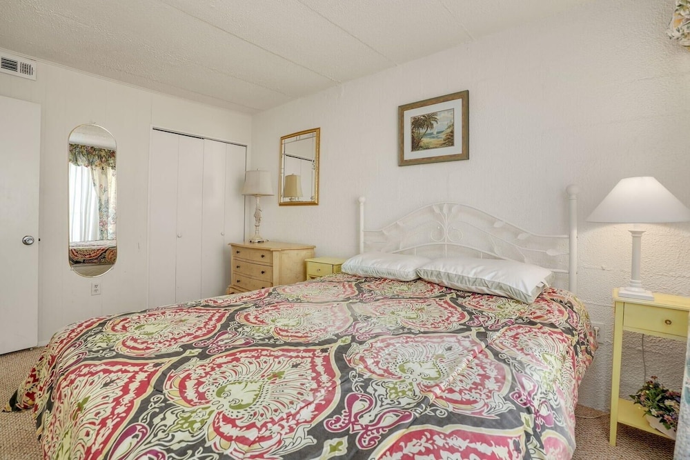 Polynesian 502 1 Bedroom Condo by RedAwning view 2