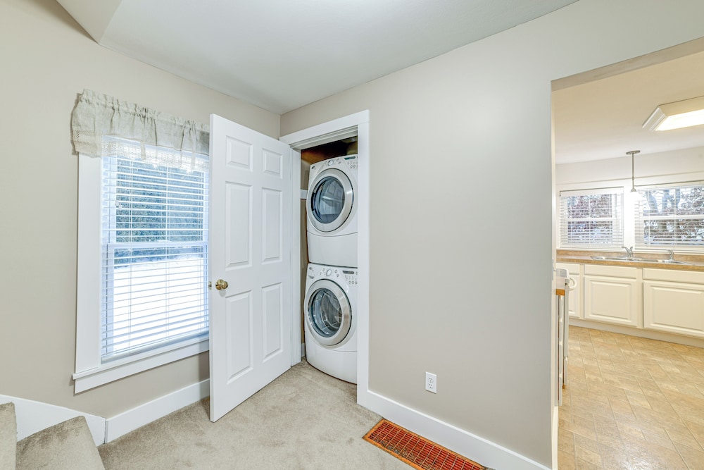 Near Hiking & Skiing: Cozy Home in Cortland!
