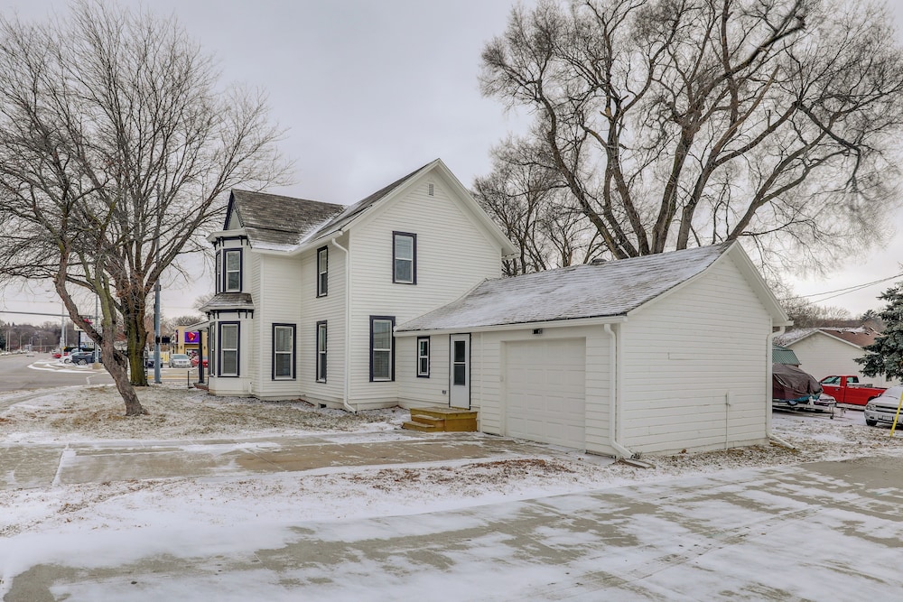 Blair Home w/ Game Room ~ 26 Mi to Omaha! view 4