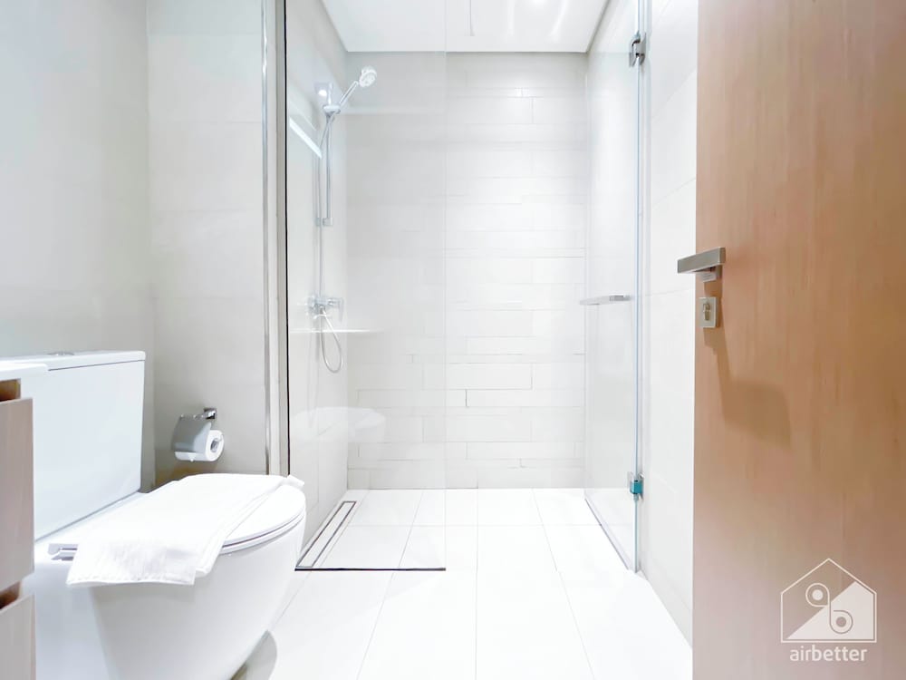 Gorgeous 1B Apt With Balcony in Azizi Fawad