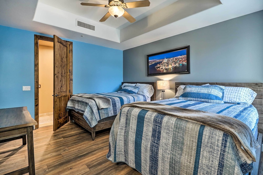 Lavish Estate w/ Sports Court & Home Theater! view 3