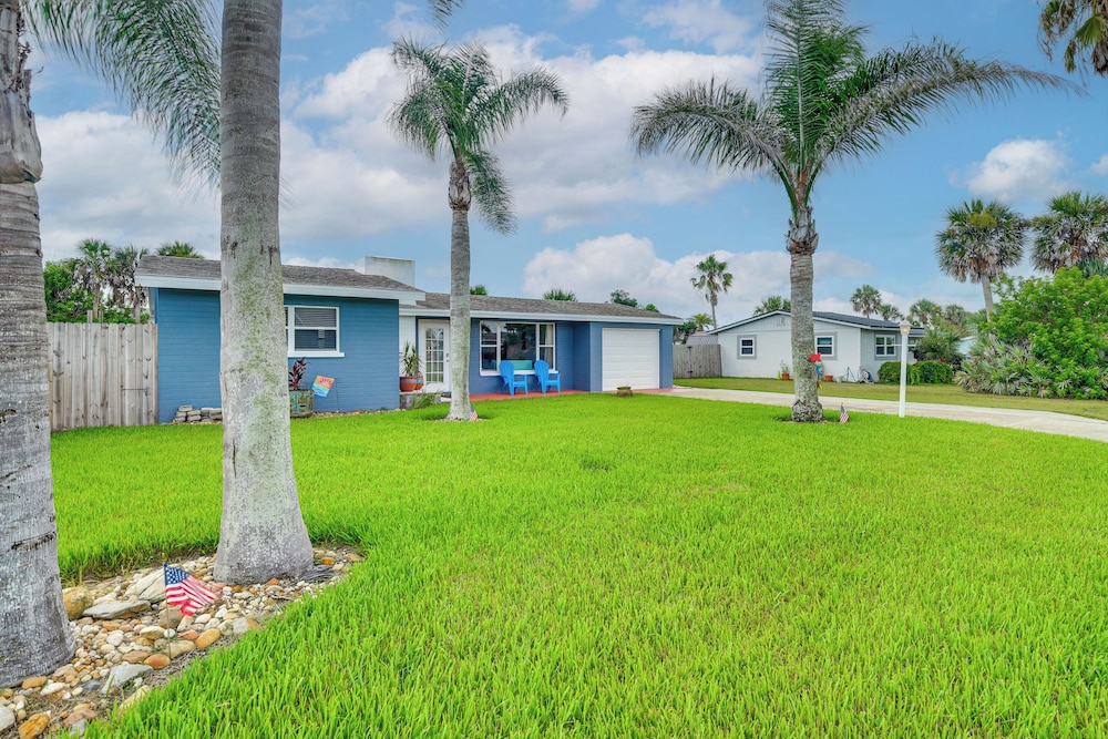 Walk to Shore + Pier: Family Home in Ormond Beach