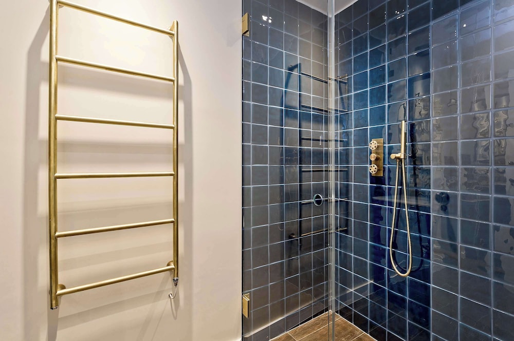 5 Bed House w/ Indoor Pool, Sauna & Private Garden - Fulham