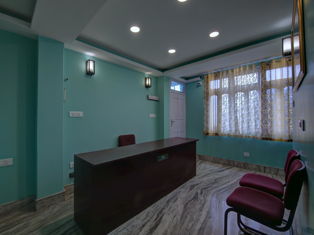 OYO 13465 Greendot Hotel