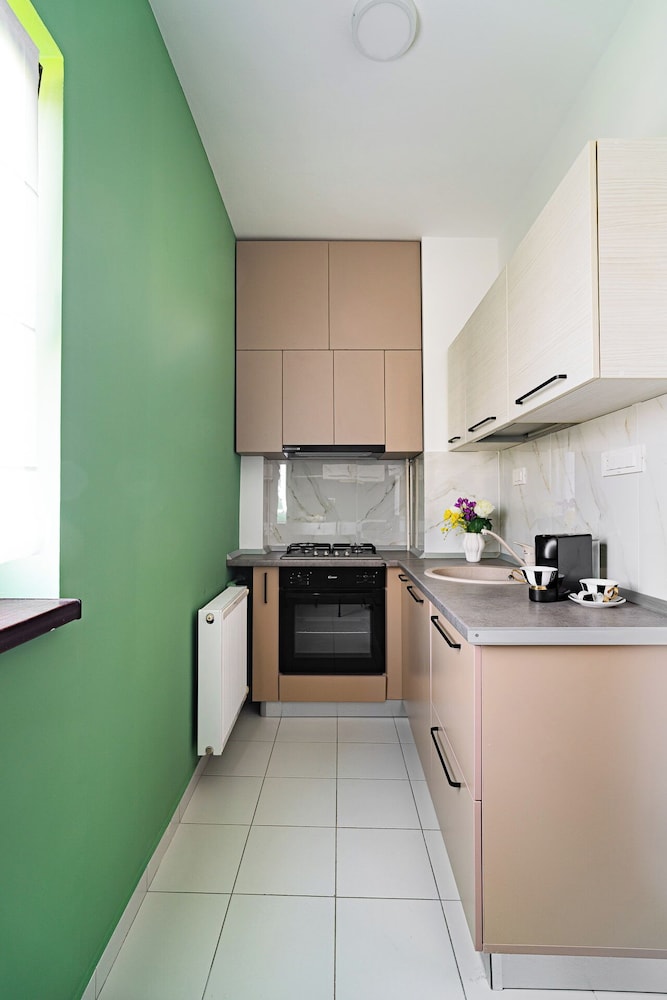 Cismigiu Park Studio - Fresh & Serene Flat with Light-Filled Interiors