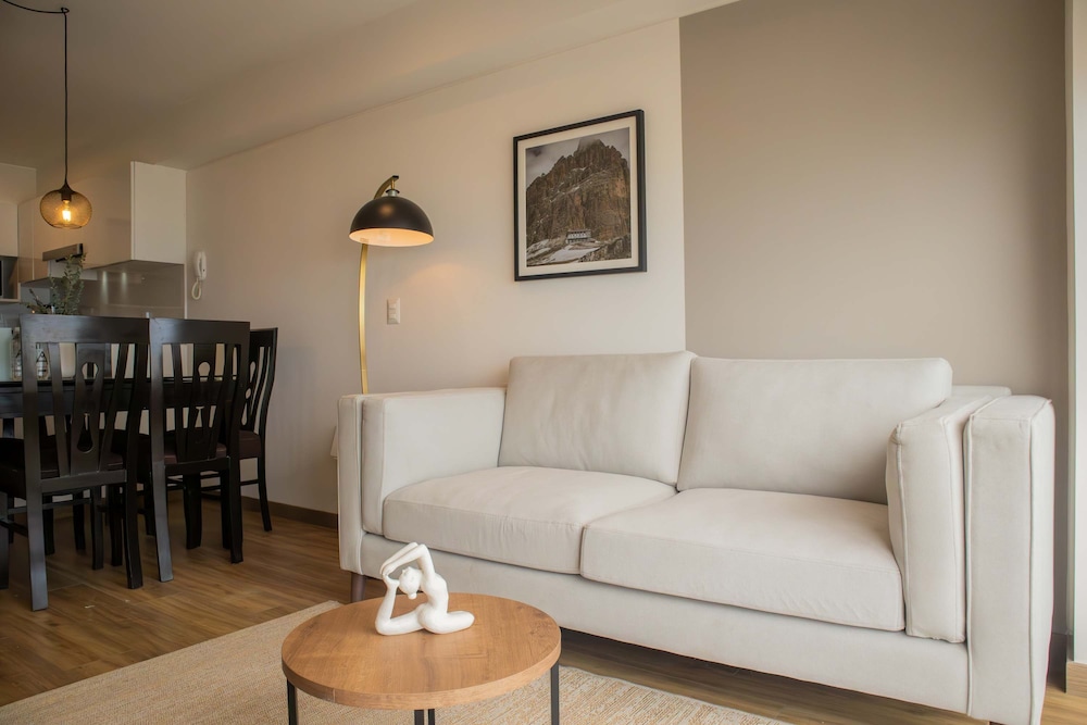 w Beautiful 3BR w Balcony in San Isidro