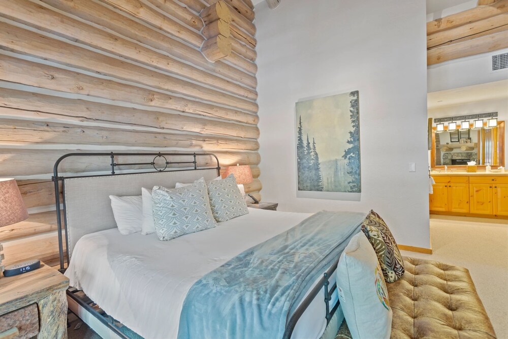 Pine Inn at Trail's End Lodge - Three Bedroom Residence with Spa #2 3 Condo