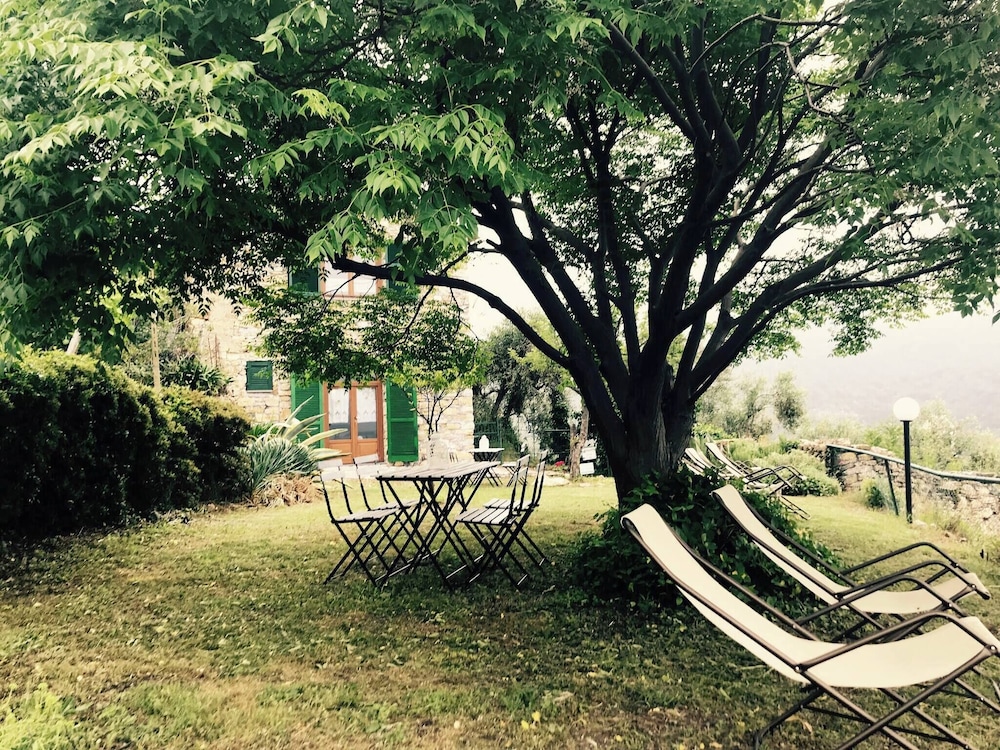 Panoramic Rural House With Garden