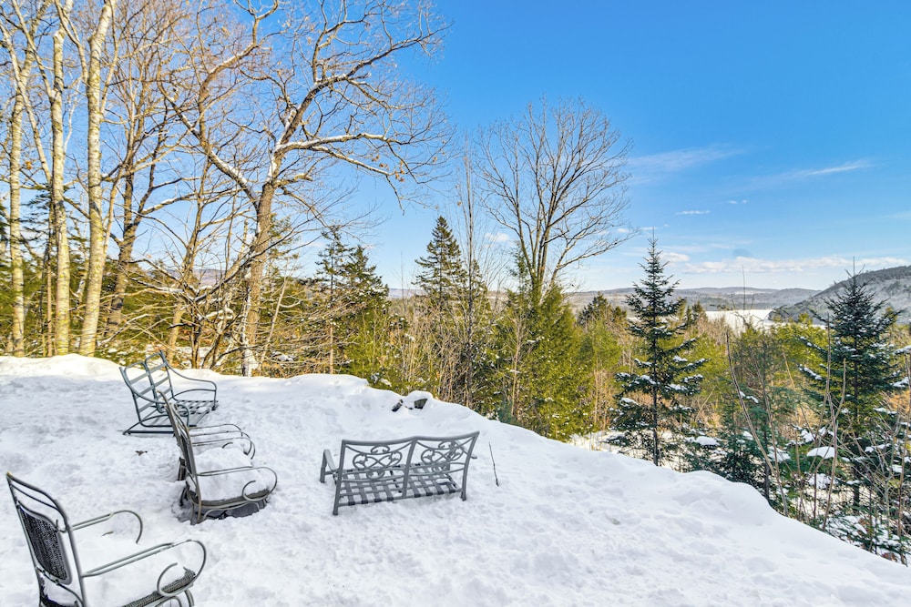 Private Hot Tub & Sauna: Bryant Pond Retreat!