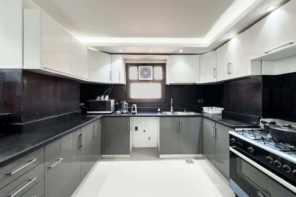 Xuru Stays I The Bold & Bright 3bdr Apt. 15 Min To Airport