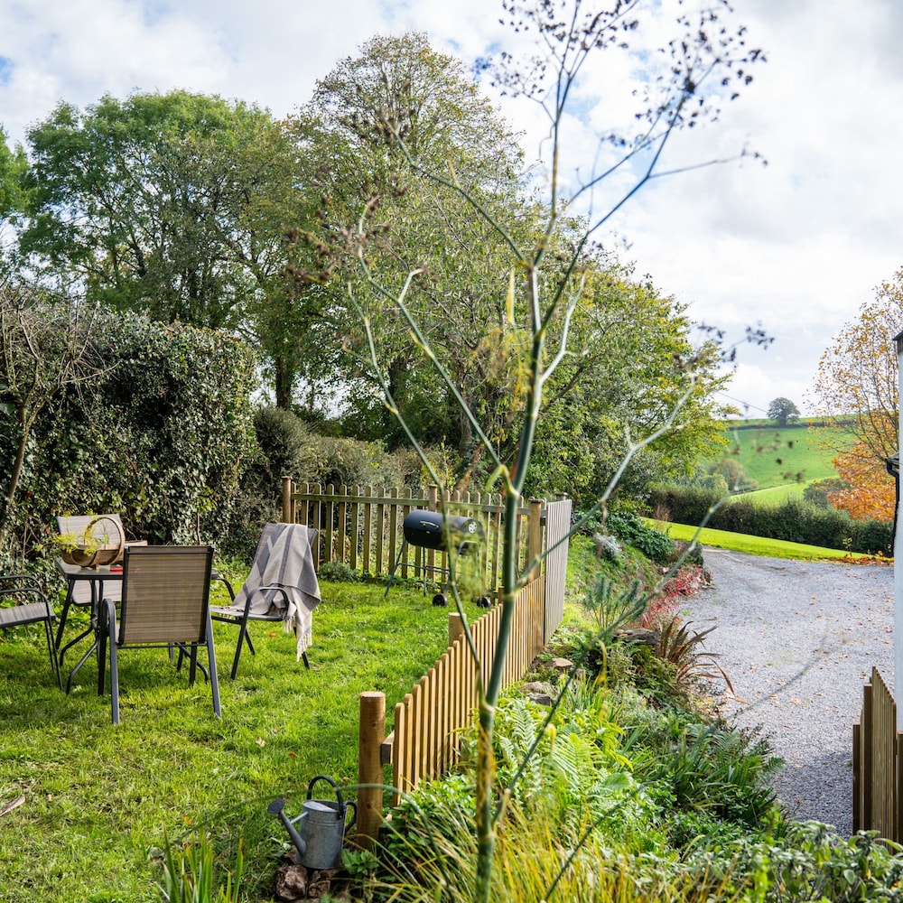 The Stables - Charming 15th Century Rural Bolthole view 4