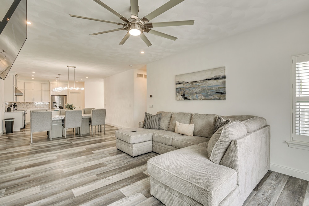 Walk to Mississippi River: Grafton Townhome!
