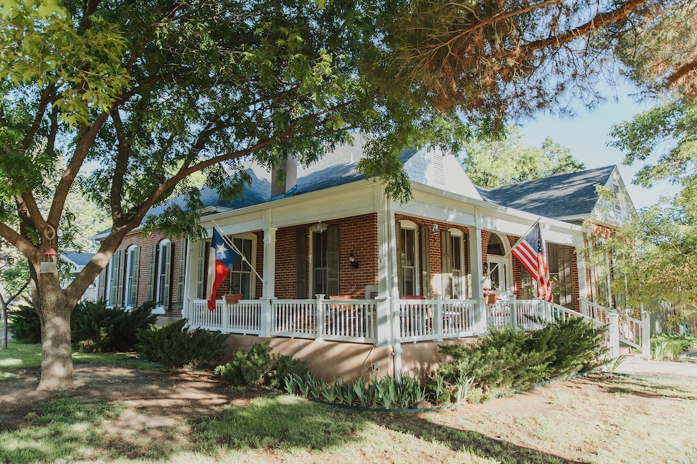 Alpine Vacations - Alpine Bed and Breakfast - Property Image 1