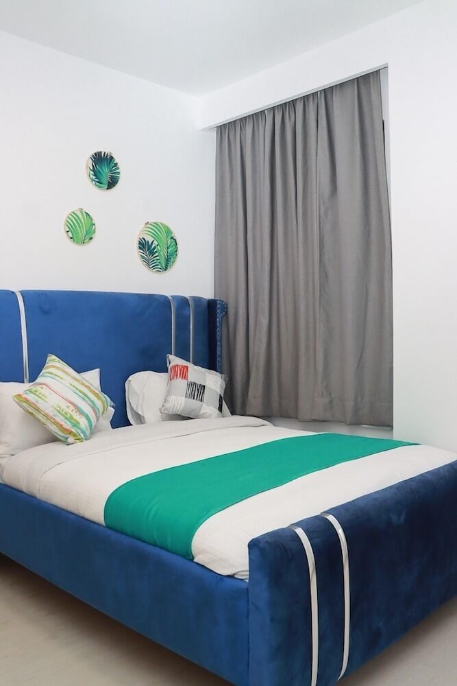Lux Suites Royal Oak Residency