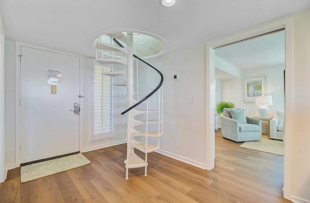 Oceanview Condo + Pool, Balcony & Beach Access 304 D Port O Call by Avantstay