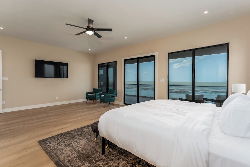 Spacious Bay