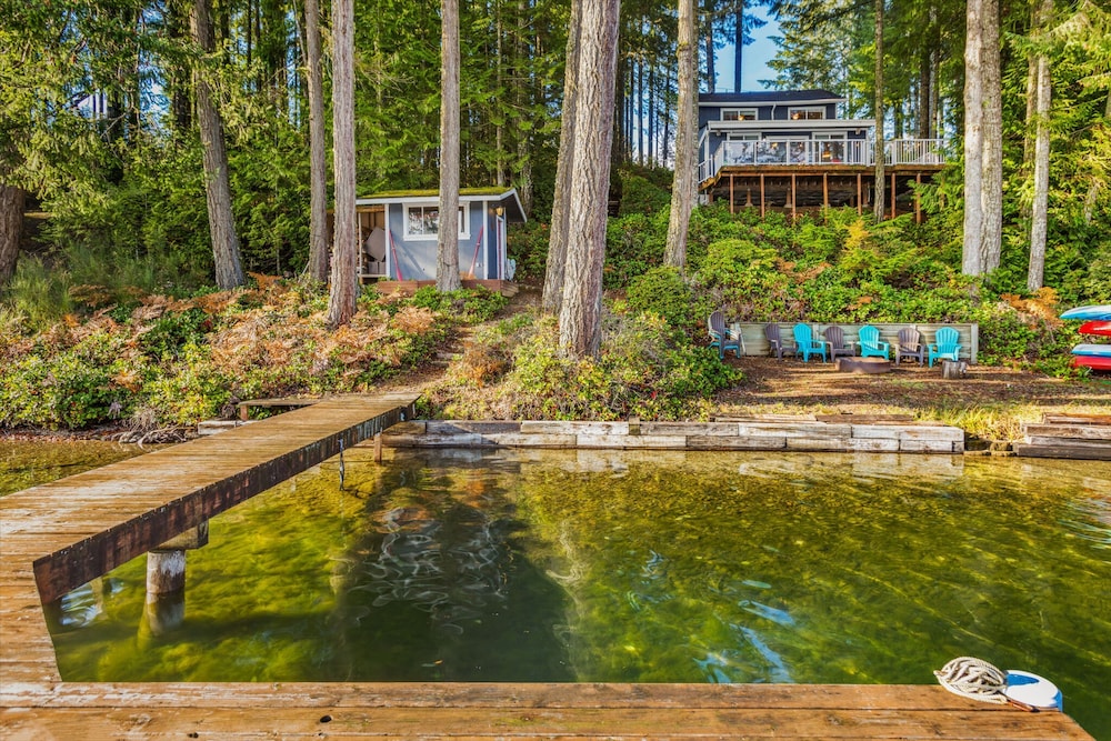 Phillips Lake Lodge in Shelton