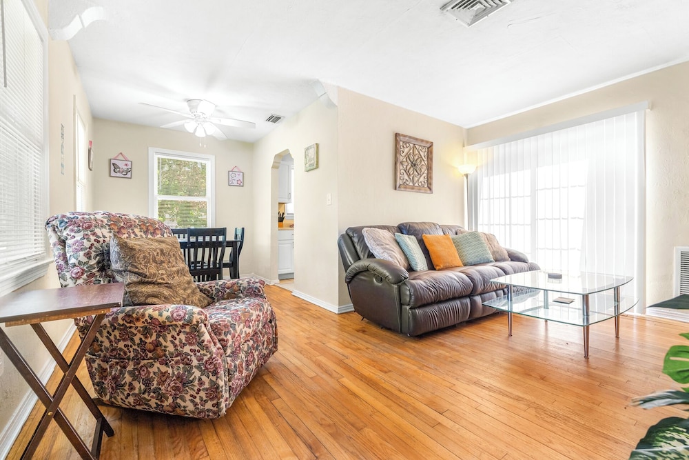 Charming Seminole Heights Getaway