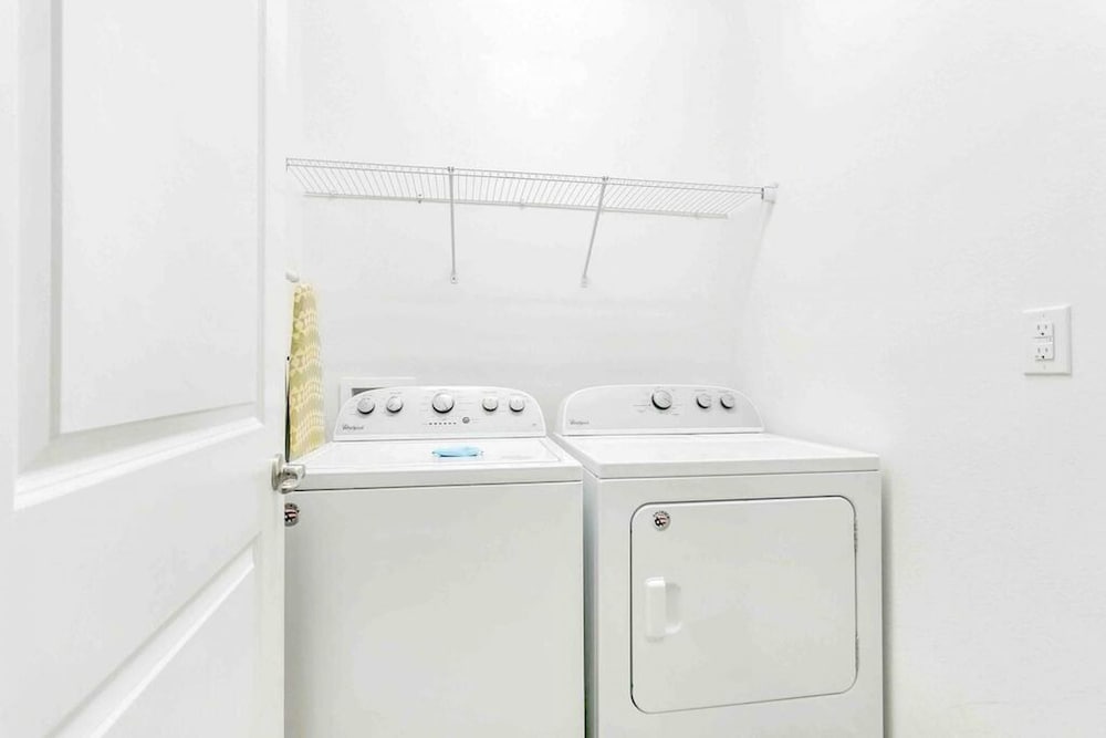 Super Size - 11br Spacious Home w Pool HOT TUB