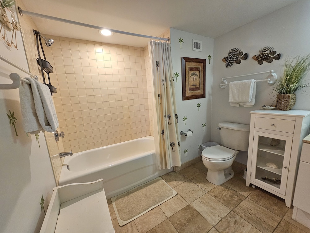 404bt, Ocean View Condo, Full Resort Amenities 2 Bedroom Condo