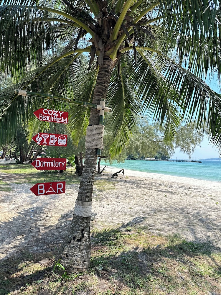 White Beach Hostel