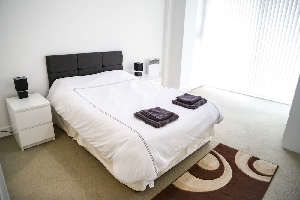 Henry Street - Apt 20 view 3