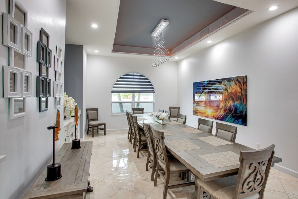Outdoor Oasis: Family-friendly Cape Coral Home