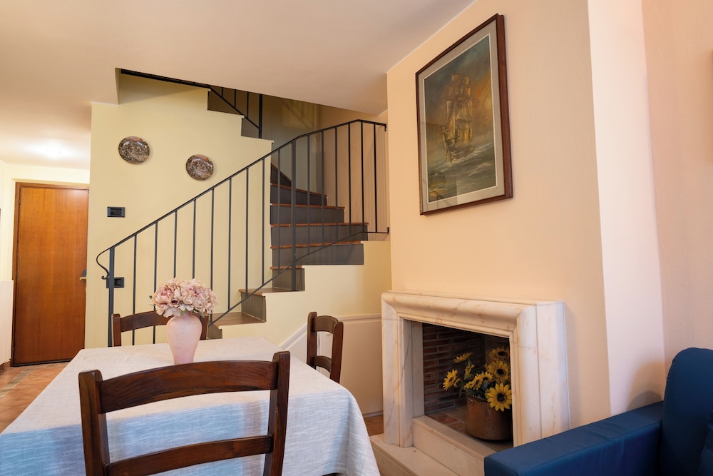 Suite Carla Cozy Apartment in Petrasanta Center
