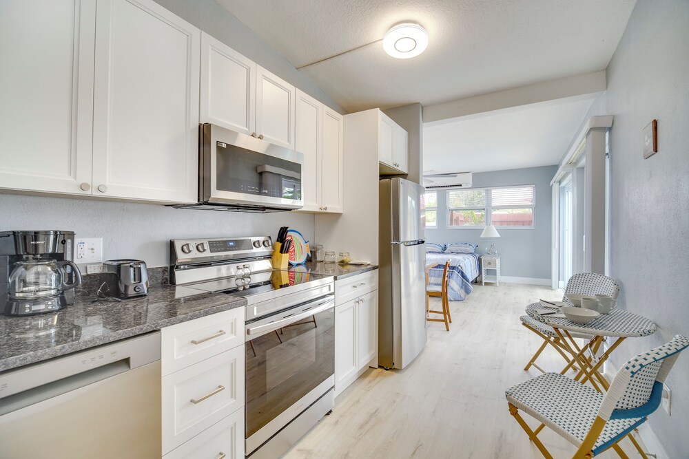 5 Mi to Beaches: Melbourne Duplex w/ Pool!