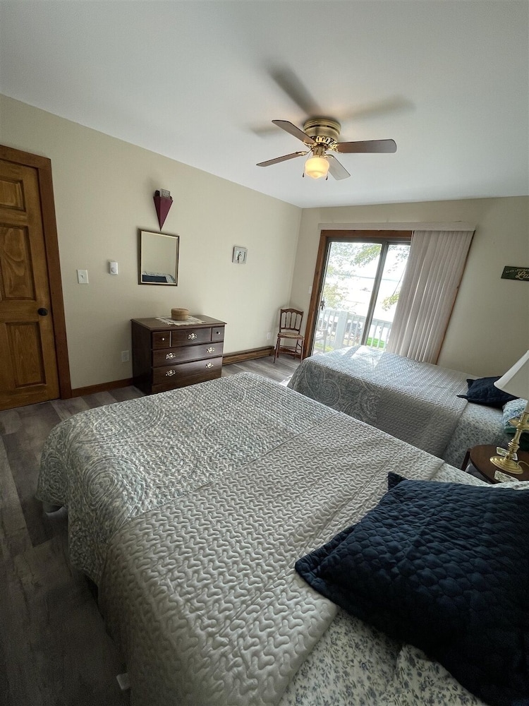 Camp Sandbar Limit 12 4 Bedroom Home by RedAwning view 3