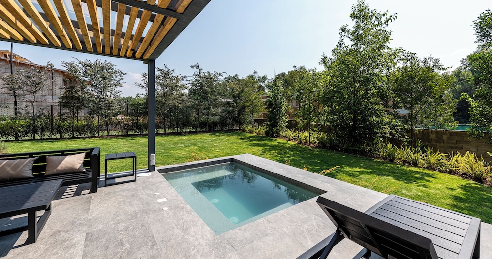 Casa Cundi-Contemporary Living in Nature
