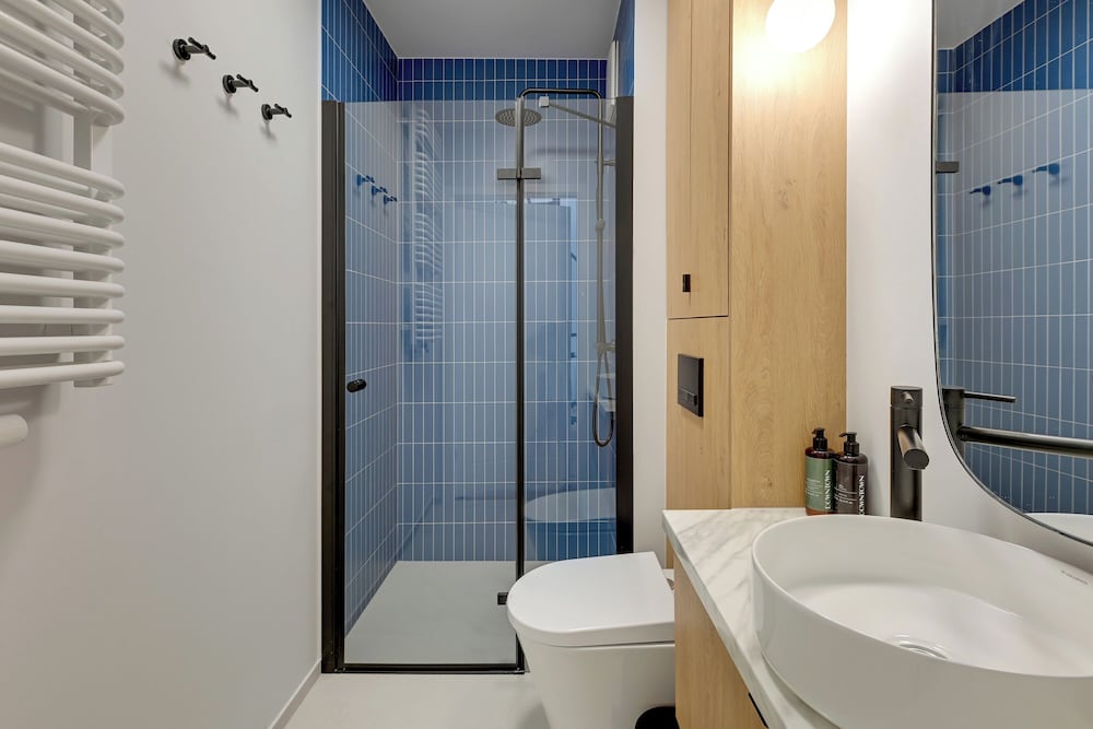 Waterlane Vintage Fitness & Gym by Downtown Apartments