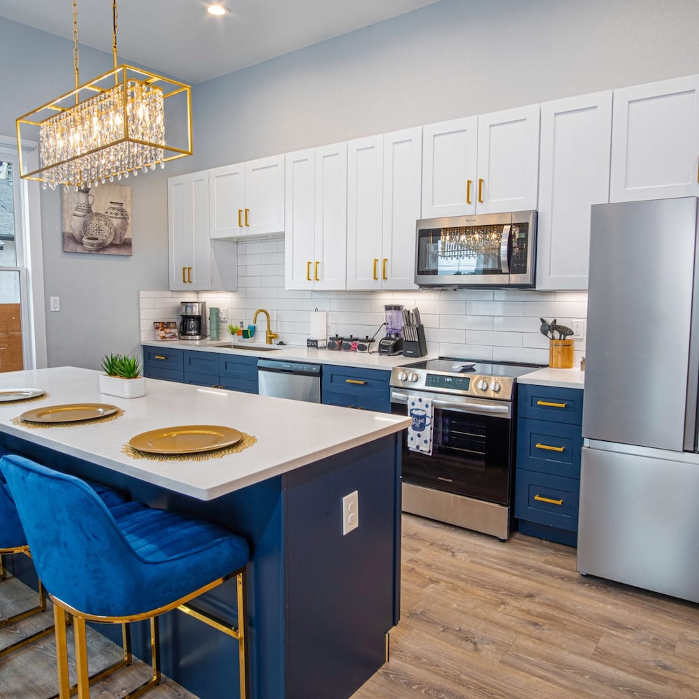 Trendy Historical Home Near Downtown Attractions