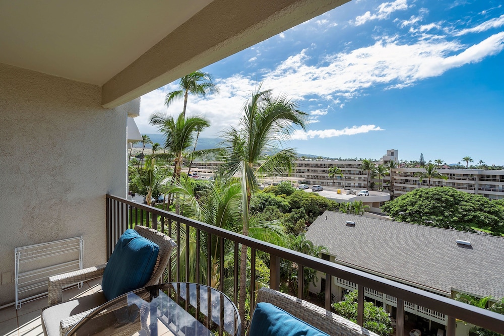 Budget Friendly - Kihei Akahi C-608, Ocean Views, Short Walk to Kamaole Beach II