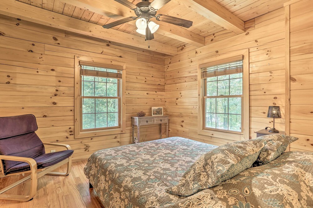 Palmerton Cabin w/ Game Room ~ 5 Mi to Blue Mtn