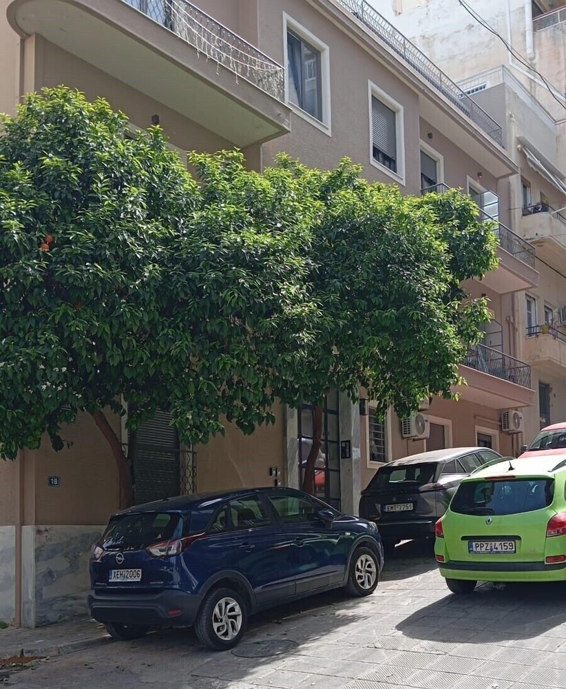 Elvis 2-Bedroom Apartment in Athens