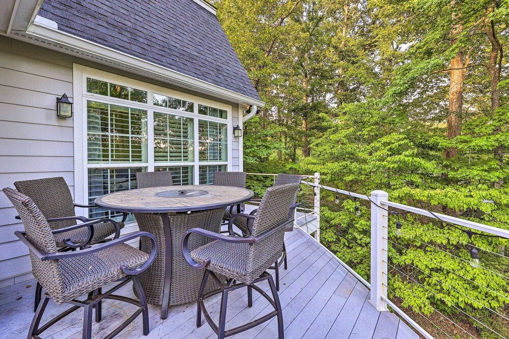 Luxurious Waterfront Home on Pickwick Lake! view 5