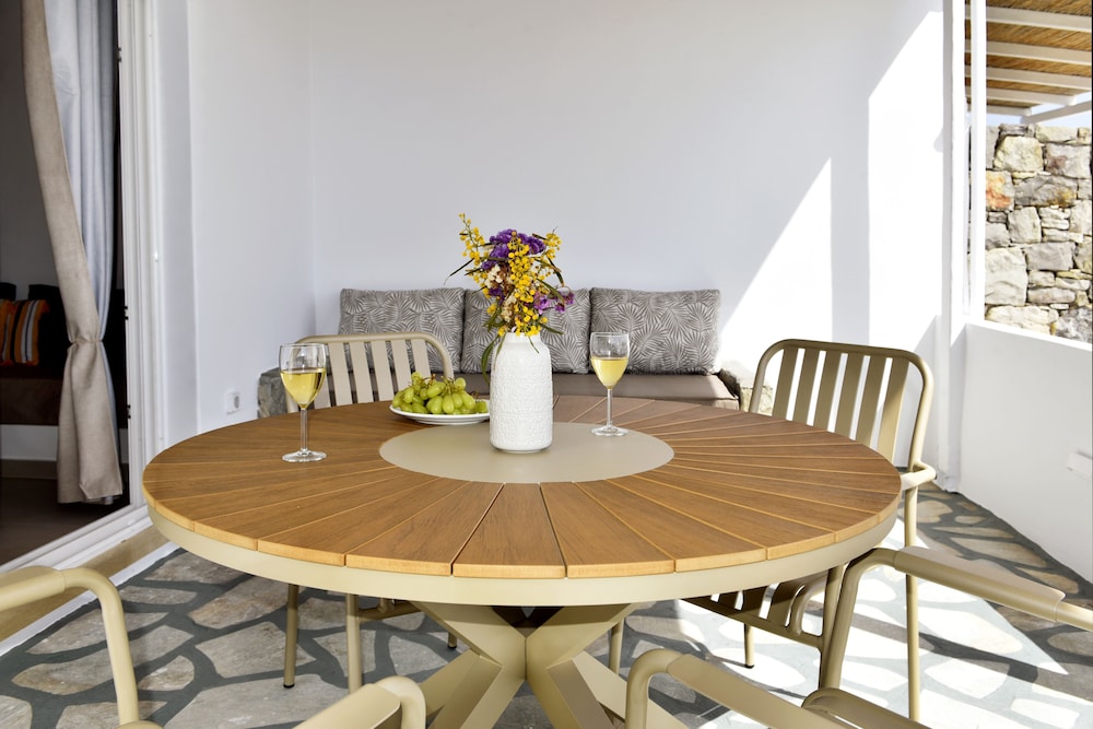 GIOURGAS STUDIOS & APARTMENTS