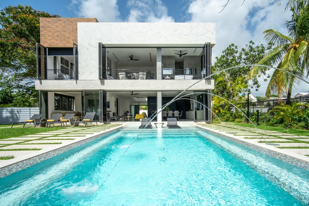 Onyx by Blue Sky Luxury