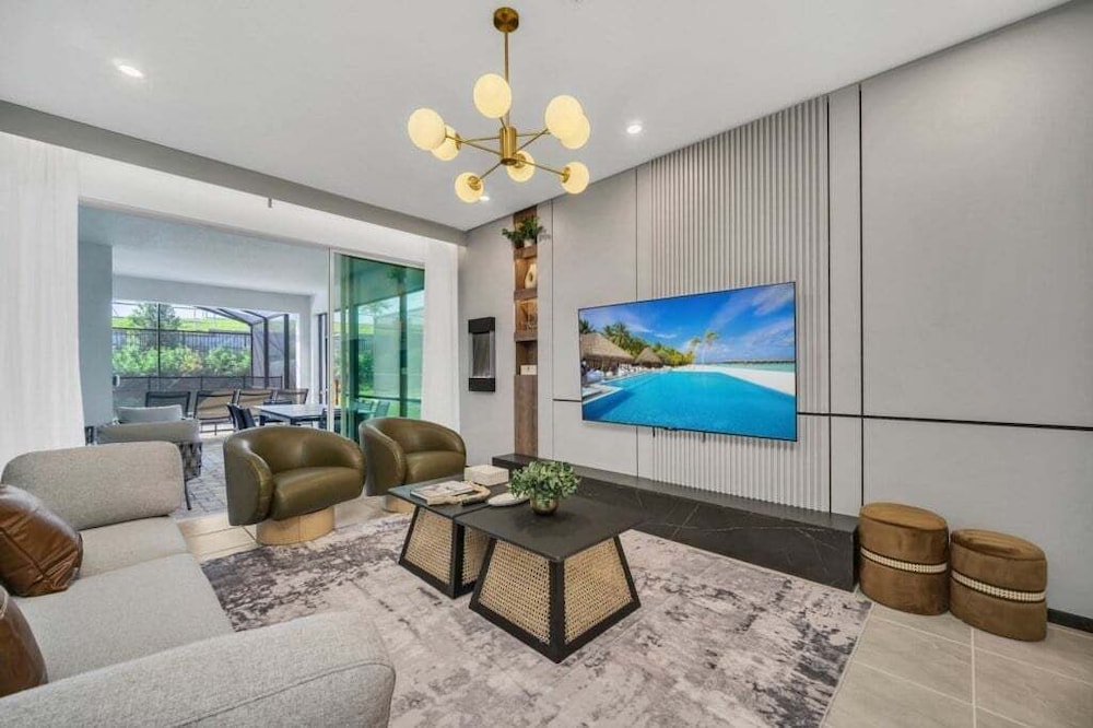 Private Pool, Spa, Movie Theater Room For Family! 7 Bedroom Villa