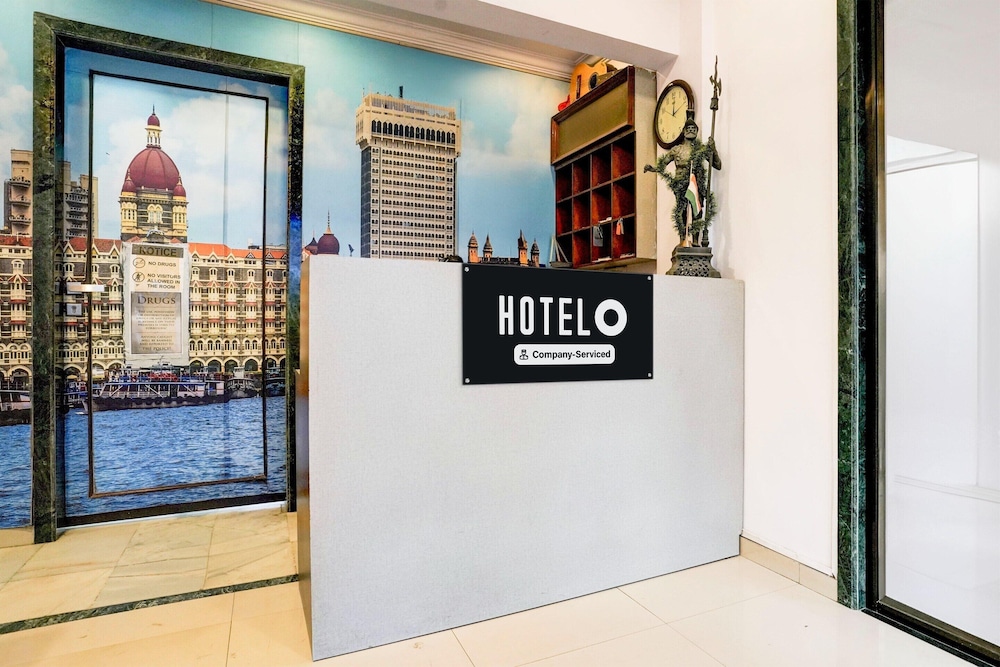 Cozy Deluxe Room Near Juhu Beach Mumbai