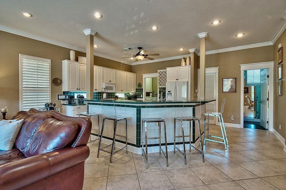 Emerald Enchantment 4 Bedroom Holiday Home by Five Star Properties