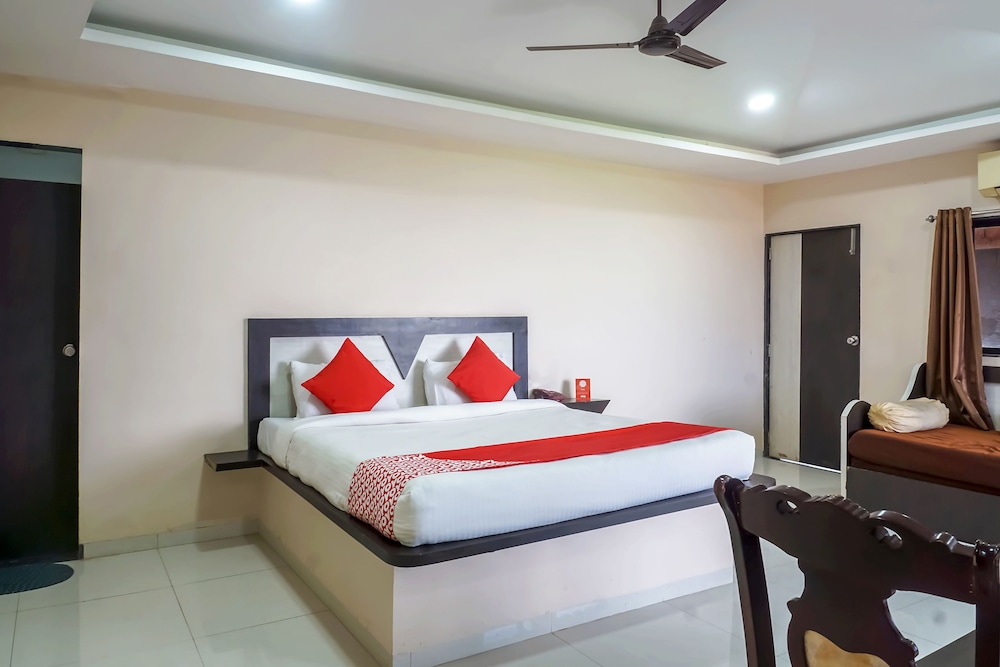 OYO 11898 Hotel Vhyomaan