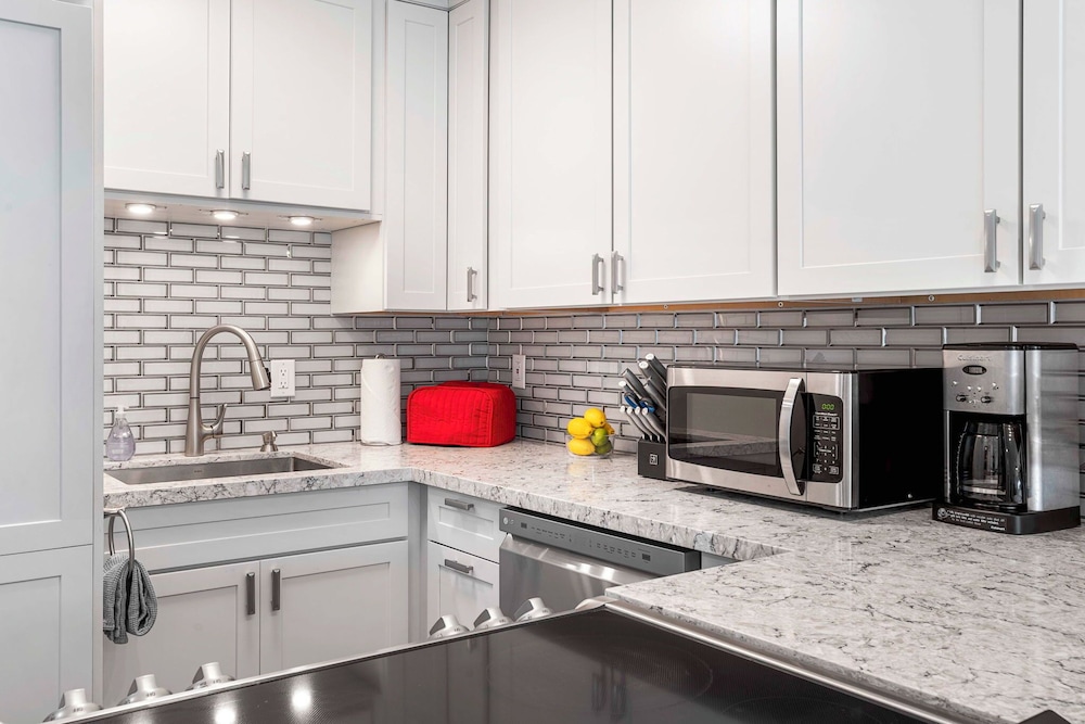 Beautifully Updated Oceanfront Condo - AC - Concierge Included - Vrkcv