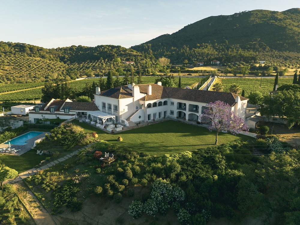 Setubal Vacations - Hotel Casa Palmela - Property Image 1