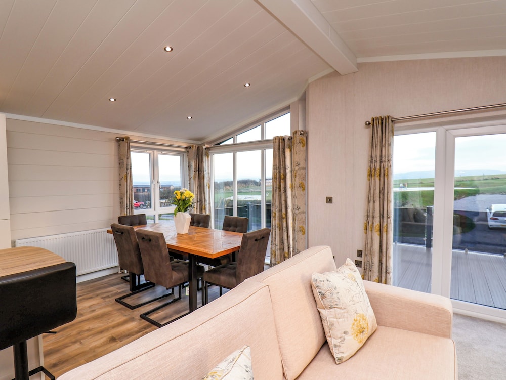 Holly Lodge