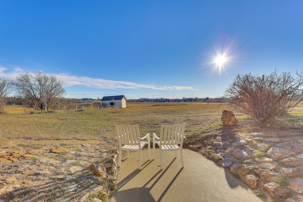 3 Acres of Serenity! Countryside Home in Dickinson