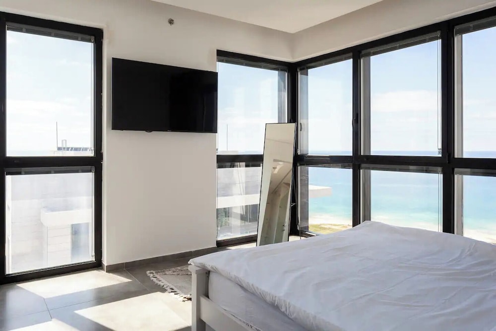 Prestigious penthouse in a luxury tower