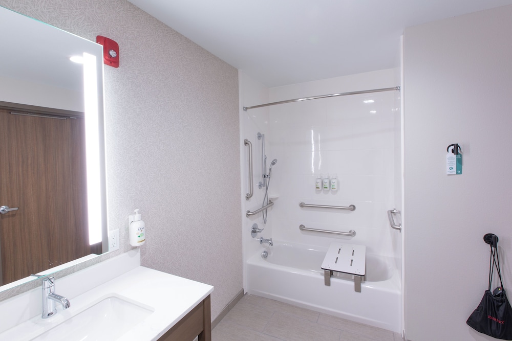 La Quinta Inn And Suites By Wyndham Lincoln