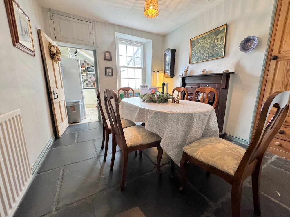 Old Locksmith Cottage Sleeps 6 - Pets Welcome